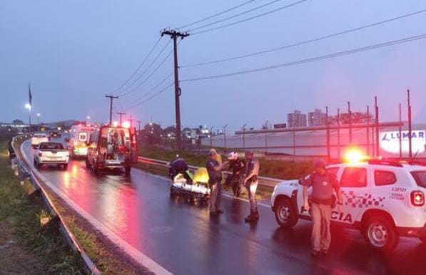 🚨 Motociclista fica ferido após queda na alça de acesso da SP-310, em São Carlos