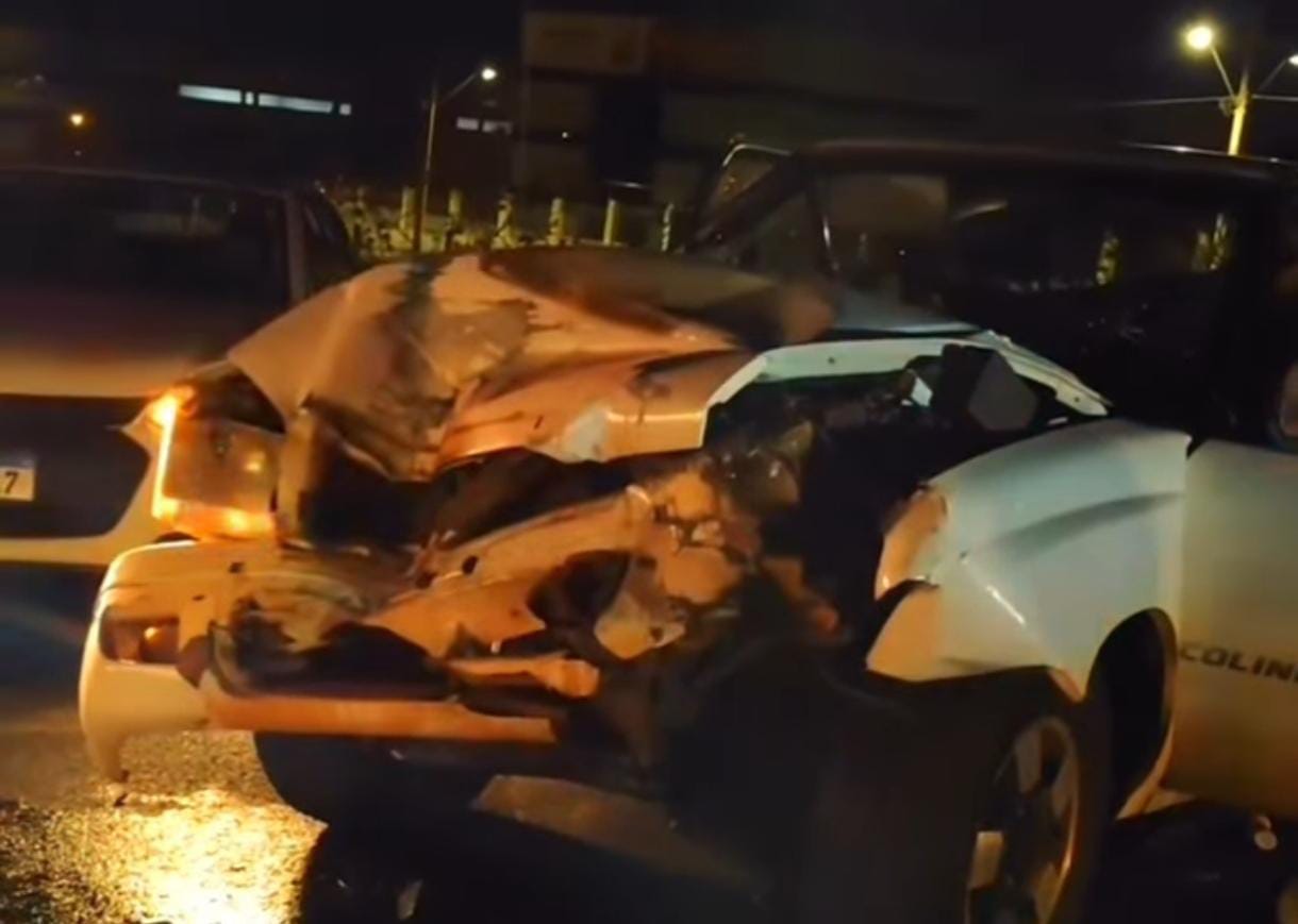 🚨 Colisão traseira deixa motorista ferido na SP-318, em São Carlos