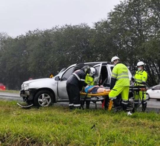 🚨 Engavetamento deixa mulher ferida na SP-318 durante forte chuva