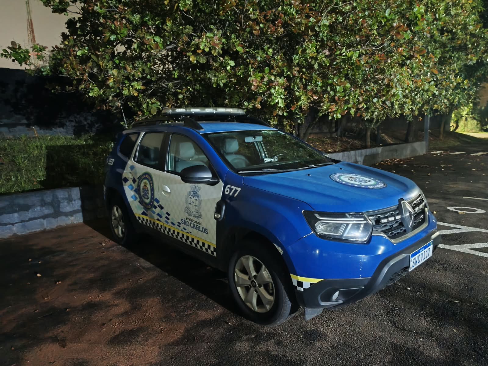 🚨 GCM prende dois homens após furto de fiação em caixa d’água do SAAE em São Carlos