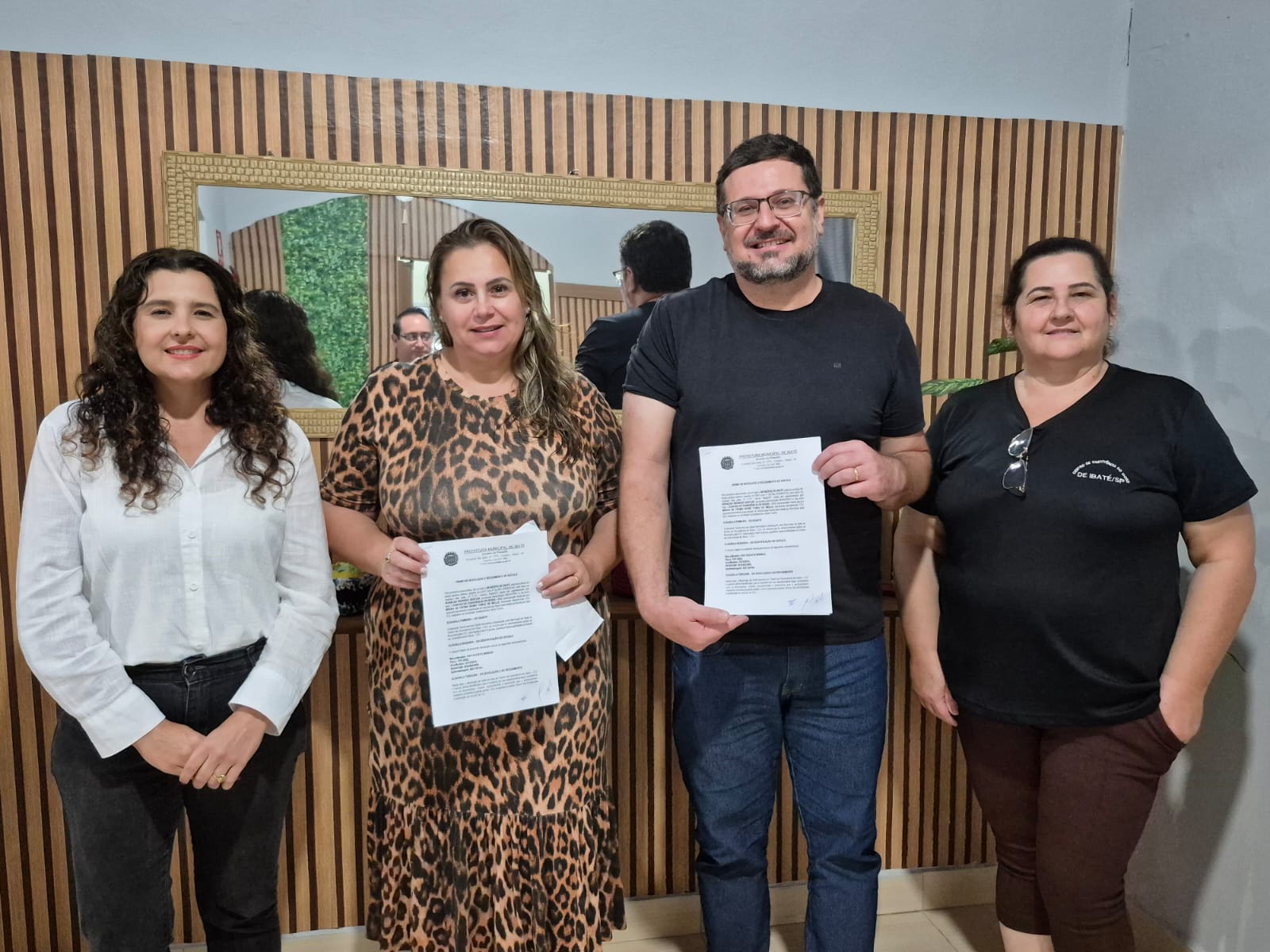 📌 Prefeito Ronaldo Venturi visita Casa do Idoso e oficializa devolução de van ao município