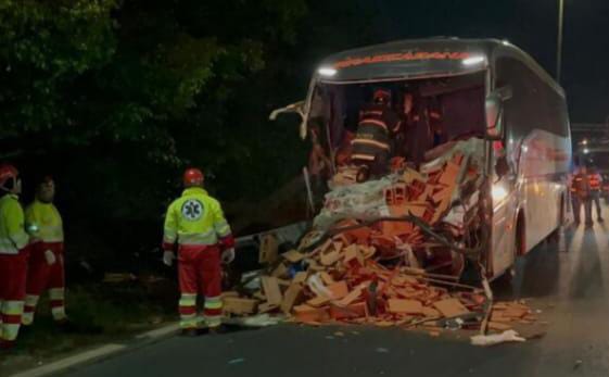 🚨 Passageira de 72 anos morre cinco dias após grave acidente entre ônibus e caminhão na SP-310