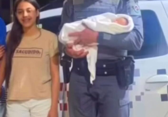 📌 Bebê de apenas 34 dias é salva por policiais militares após se engasgar com leite materno
