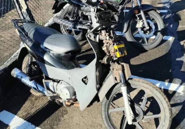 🚨 Três adolescentes são detidos com moto furtada na região da Praça Itália