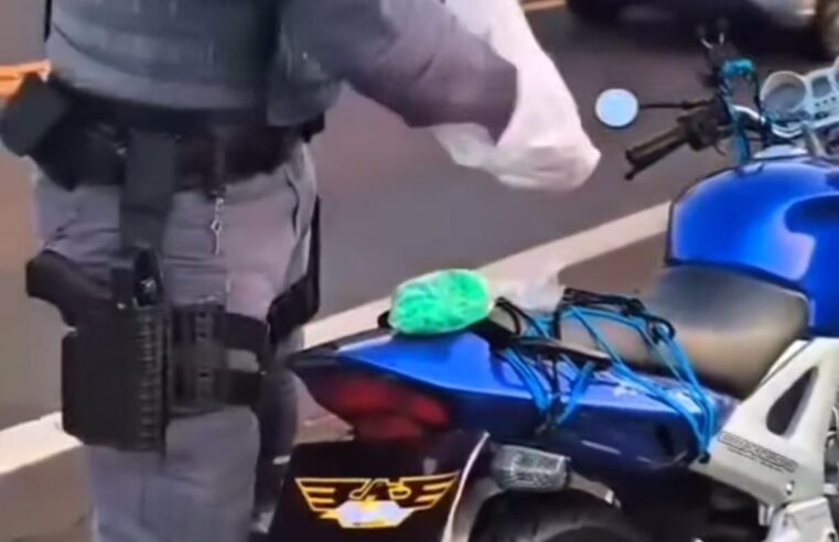 🚨 Motociclista de 18 anos é preso com cocaína e porções de ‘ice’ em rodovia de Araraquara