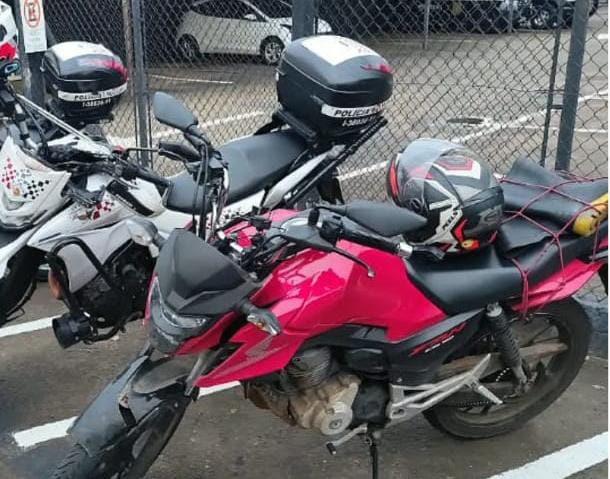 🚨 ROCAM persegue motociclista por vários bairros e apreende revólver em São Carlos