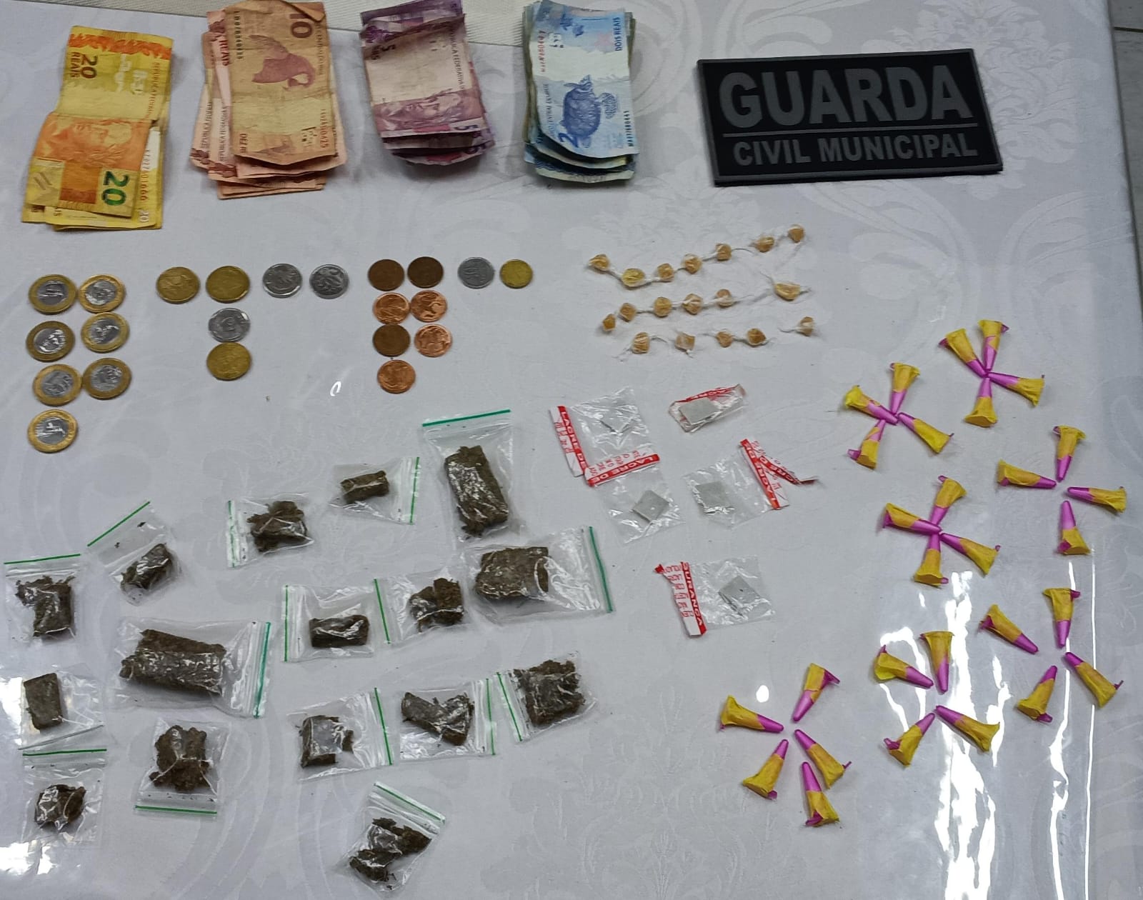 🚨 GCM apreende drogas e veículo durante patrulhamento no Jardim Cruzado