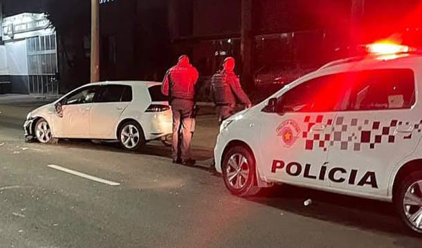 🚨 Golf capota durante a madrugada na Avenida Getúlio Vargas