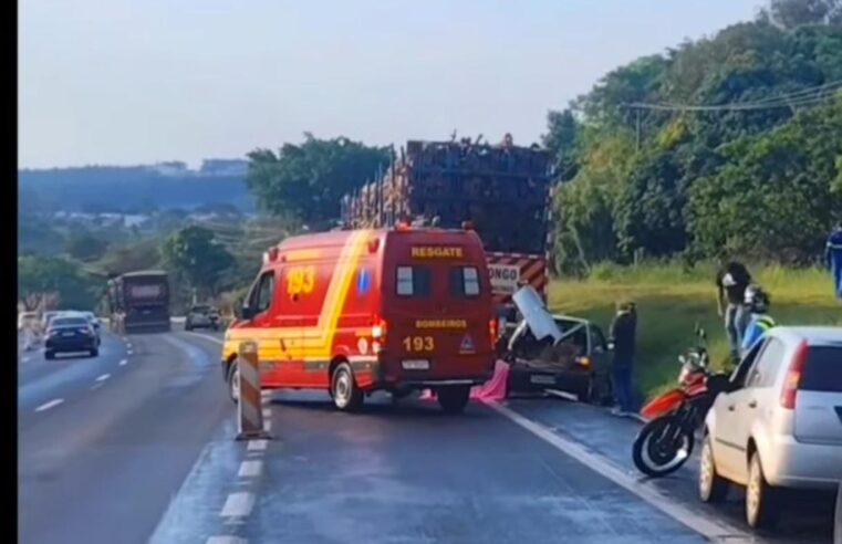 🚨 Caminhão perde o controle e atinge veículos parados na Rodovia Washington Luís, em São Carlos