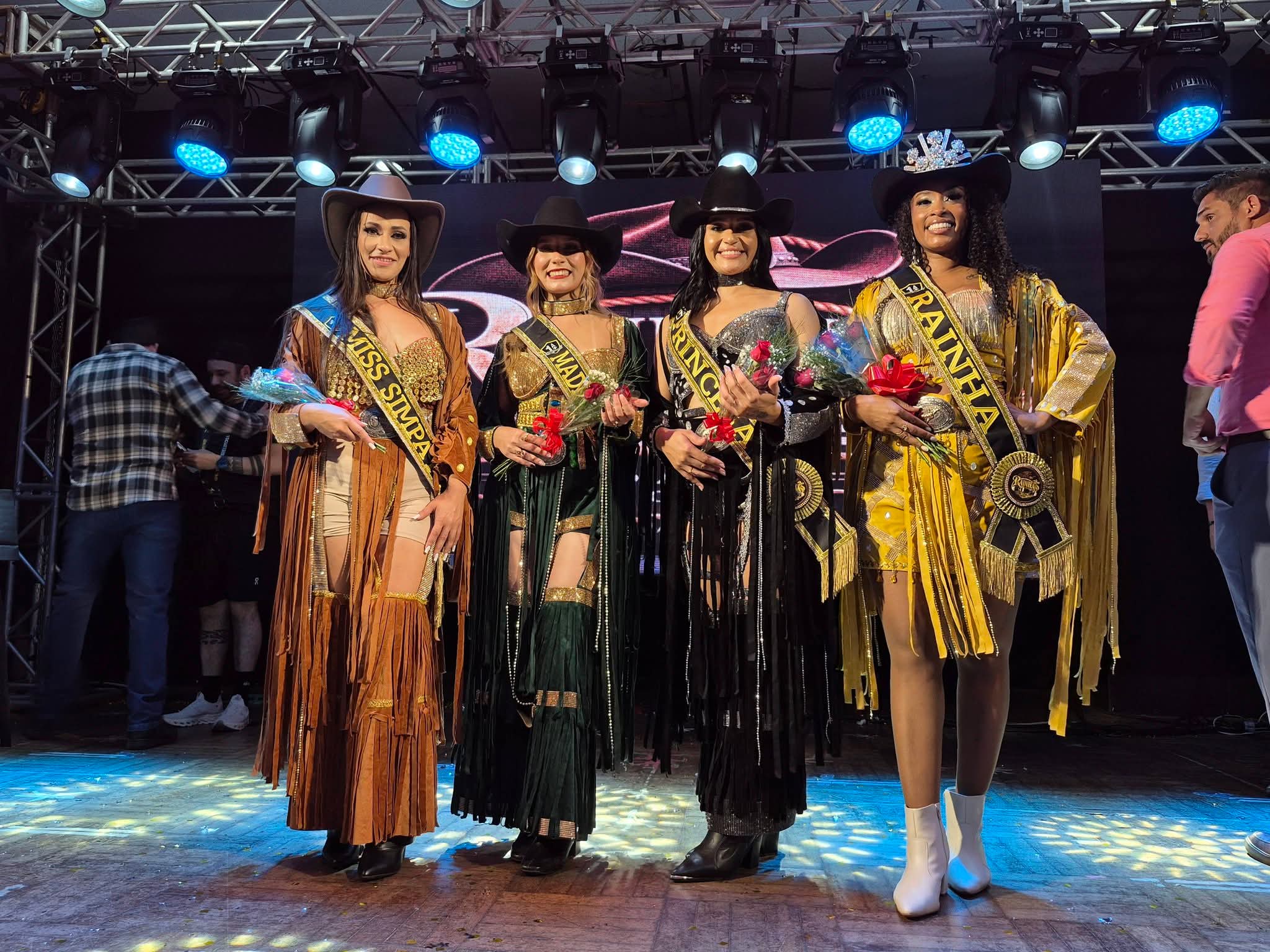 A Expo Rodeio Ibaté 2026 já tem sua corte oficial! As representantes foram escolhidas na noite de sábado (24), durante evento realizado no GREI, após desfile e avaliação de um corpo de jurados.