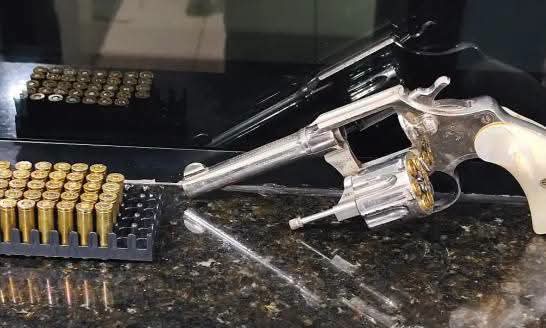 🚨Força Tática detém jovem com arma de fogo em Ibaté
