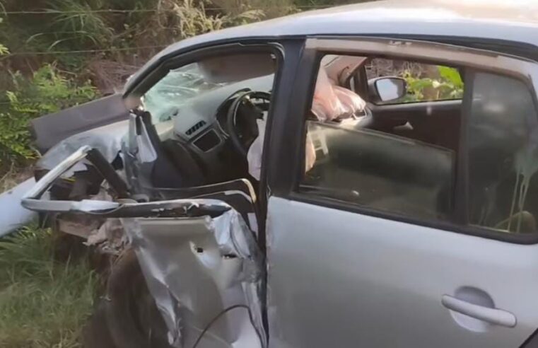 🚨 Motorista fica ferida após carro bater em poste em Nova Europa