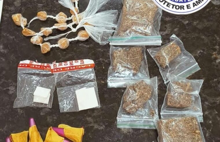 🚨 DROGAS SÃO ENCONTRADAS ESCONDIDAS EM ÁRVORE DURANTE PATRULHAMENTO DA GCM EM IBATÉ