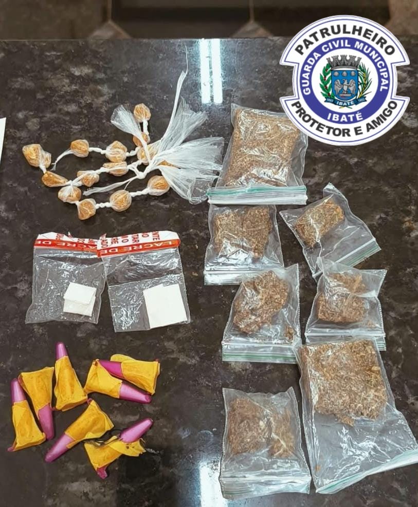 🚨 DROGAS SÃO ENCONTRADAS ESCONDIDAS EM ÁRVORE DURANTE PATRULHAMENTO DA GCM EM IBATÉ