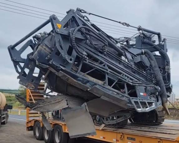🚨 Bitrem com 62 mil litros de álcool é atingido por peça de fresadora na Rodovia Washington Luís