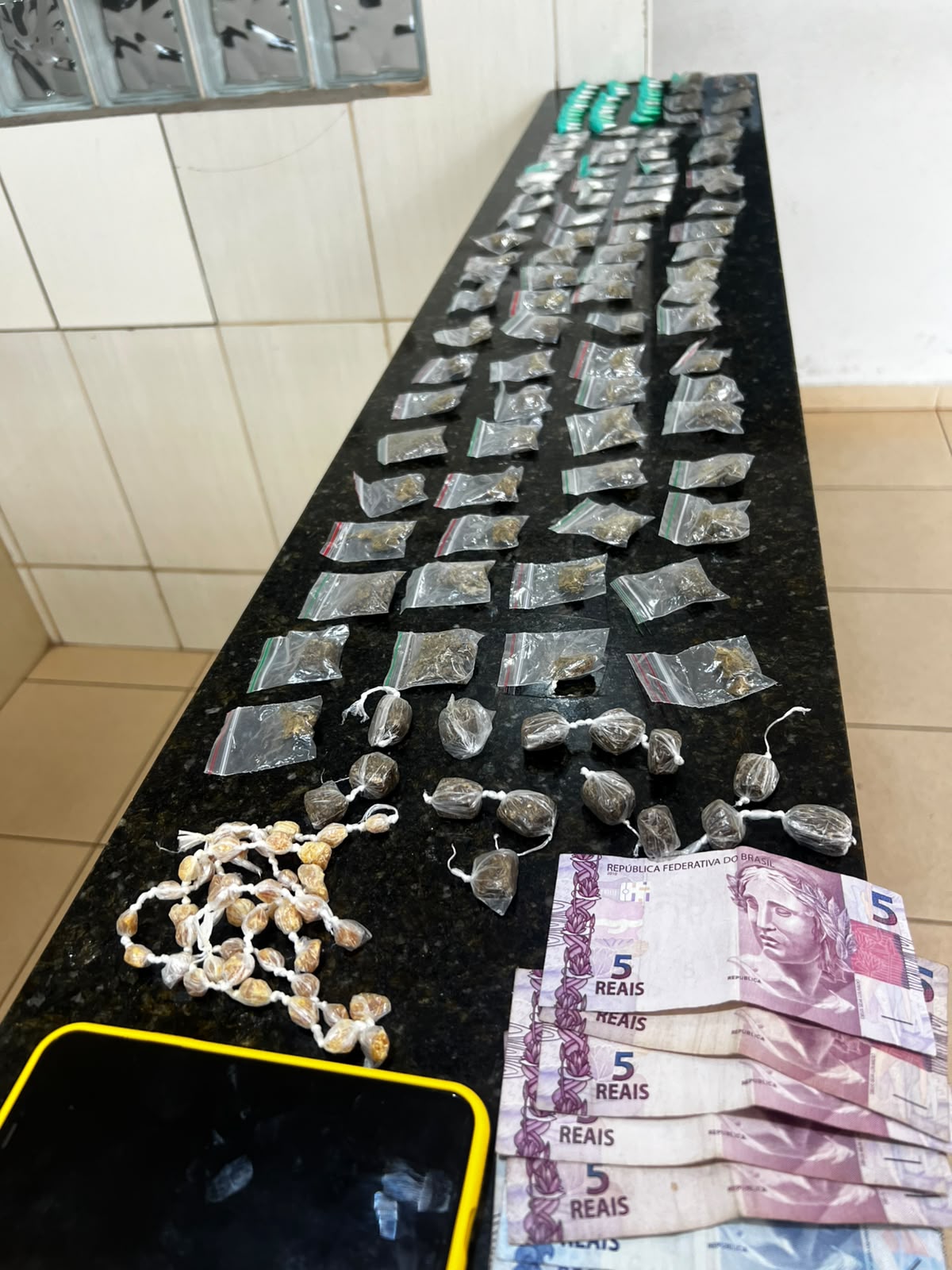 🚨 Adolescente é apreendido pela PM com drogas durante patrulhamento no Planalto Verde