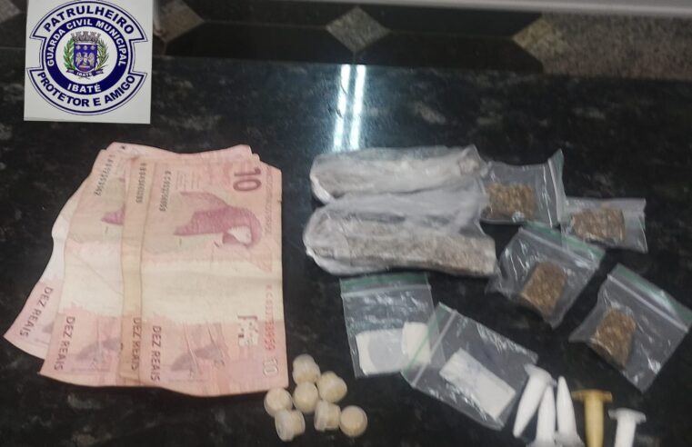 🚨 GCM apreende drogas em frente ao Centro Cultural de Ibaté após suspeito fugir da abordagem
