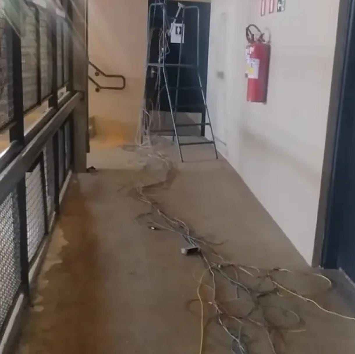🚨 Homem é detido após tentar furtar fiação elétrica de ginásio da USP