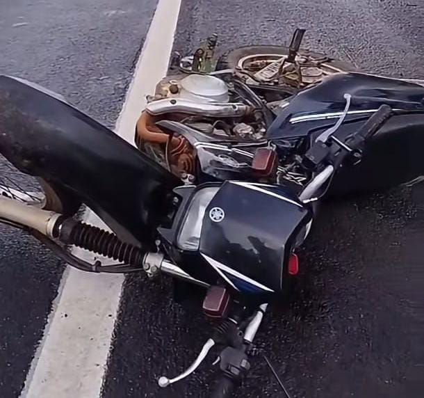 🚨 Motociclista de 23 anos morre após colidir contra guard-rail na SP-215